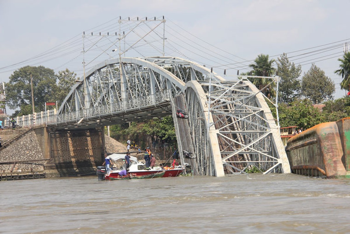 Hien truong kinh hoang sa lan tong sap cau Ghenh-Hinh-6